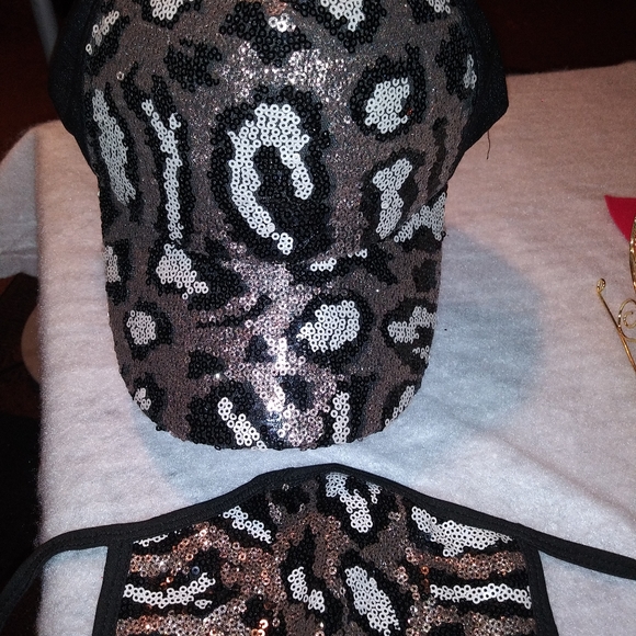 Face Mask/Shields - Picture 12 of 16